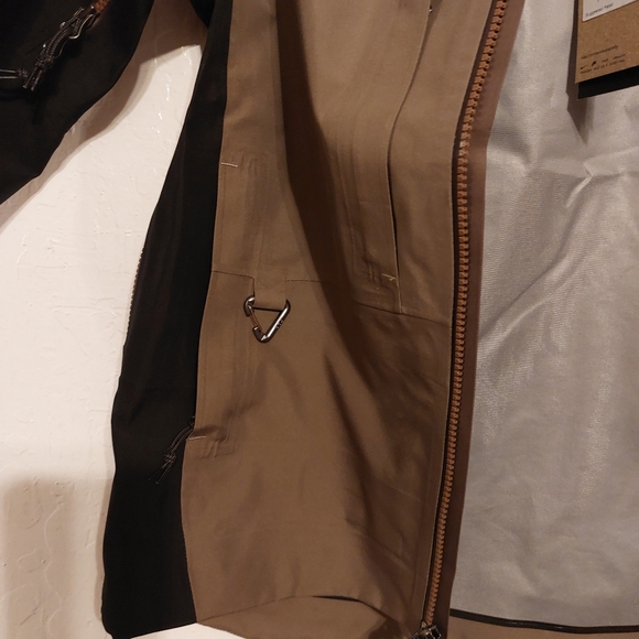 Nike ACG Storm-Fit ADV GORE-TEX "Misery Ridge" Women's Jacket. - Picture 8 of 9